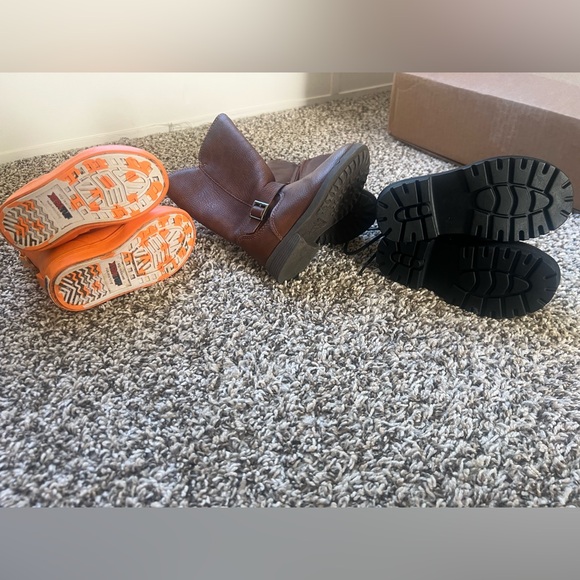 Boot Lot! Xtratuf, OSHKOSH, & Old Navy - Picture 3 of 3